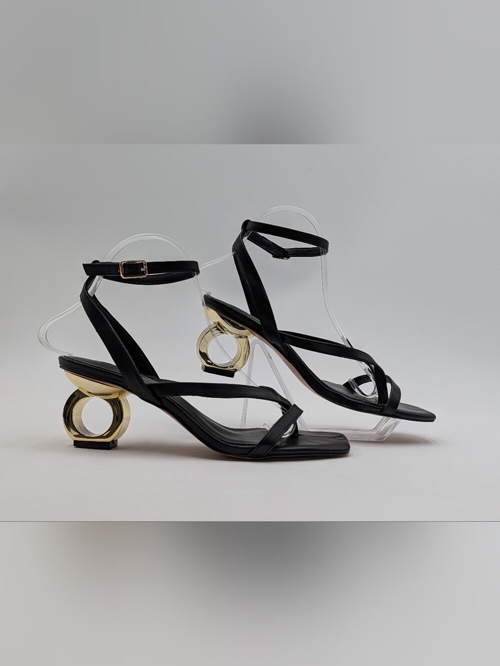 EXÉ Size 39 US 8 Genuine Black Leather With Gold-Tone Ring Heel Strappy Sandals - Picture 7 of 17